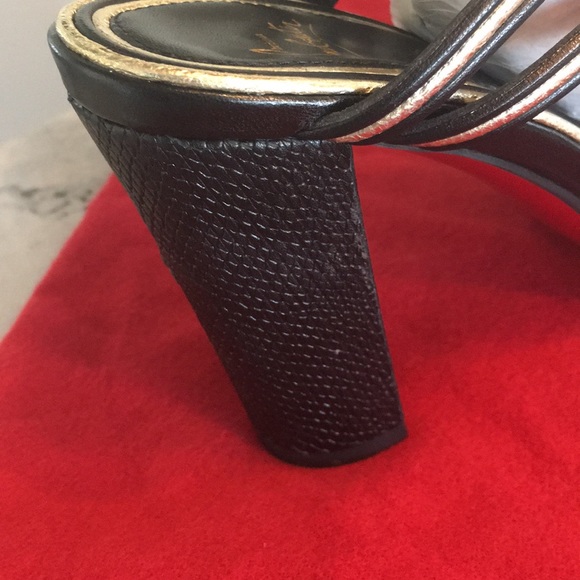 Christian Louboutin Zenobissima Block-Heel Sandal - Picture 12 of 16